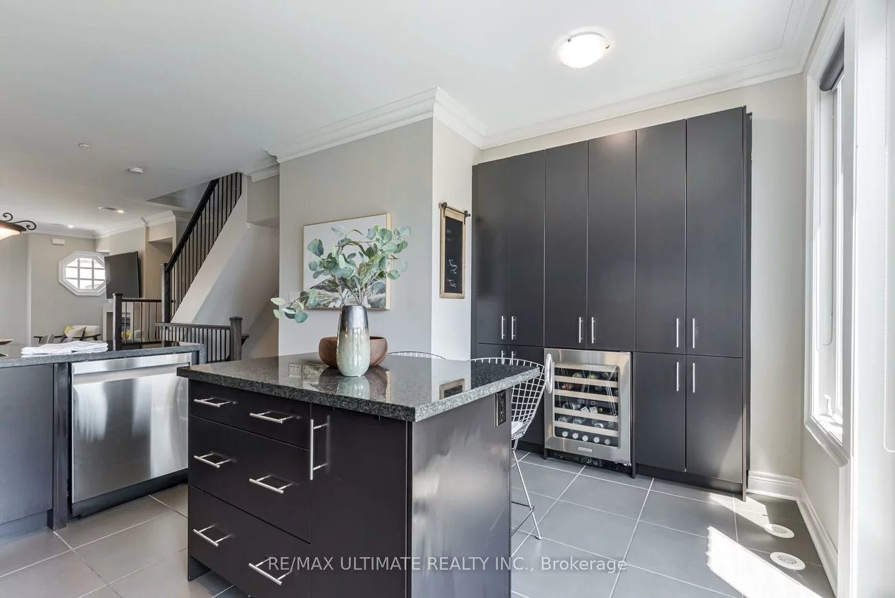 15, Powseland, West Woodbridge, Vaughan