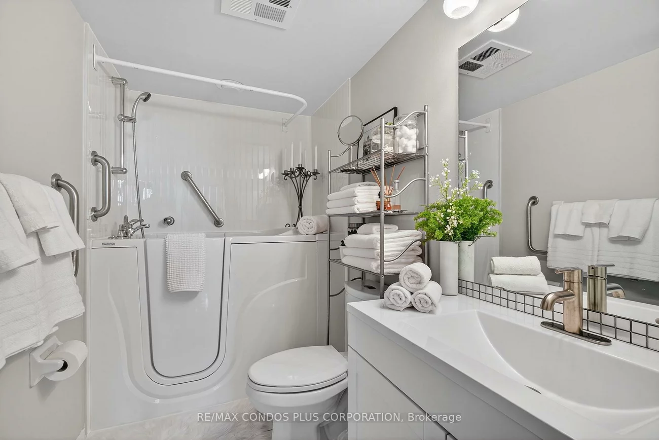 7373, MARTIN GROVE, Vaughan Grove, Vaughan