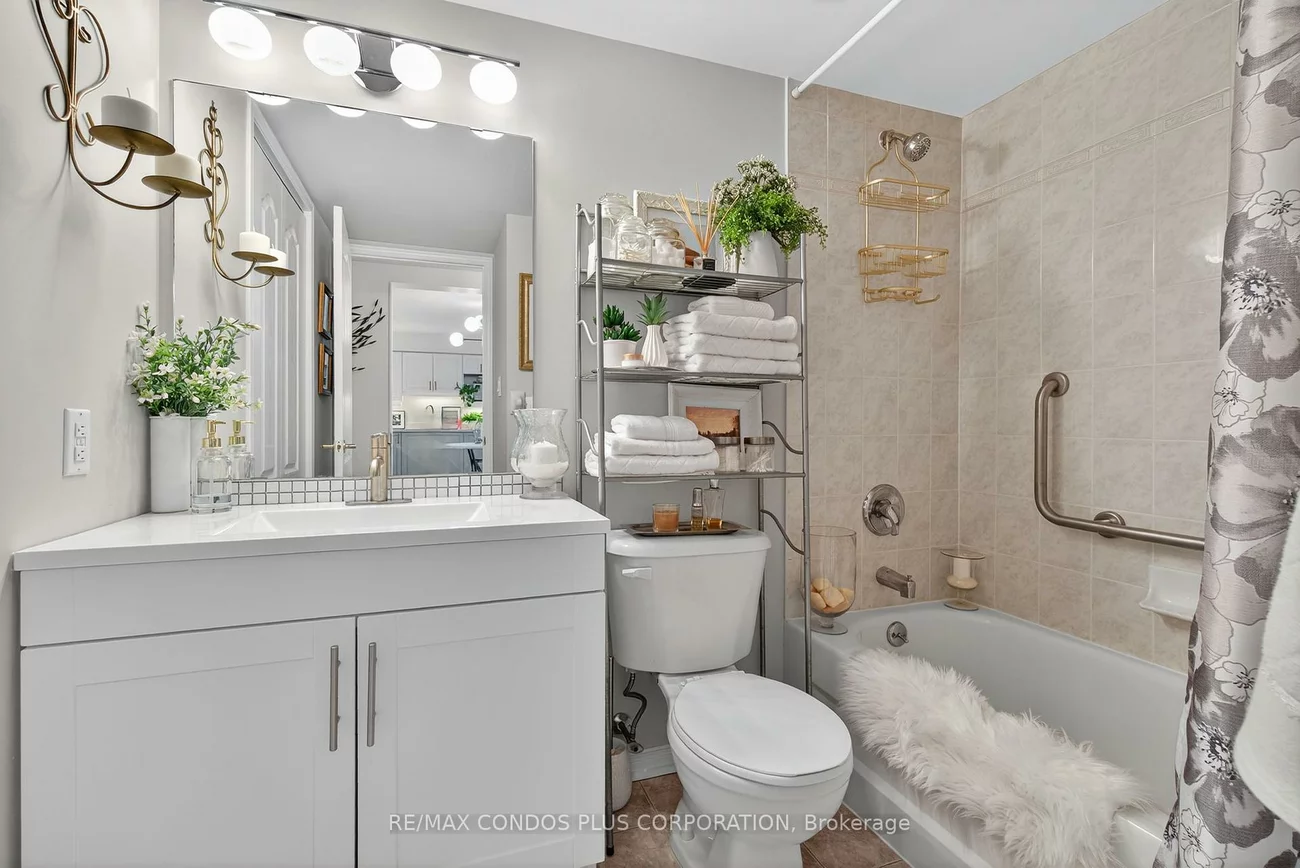 7373, MARTIN GROVE, Vaughan Grove, Vaughan