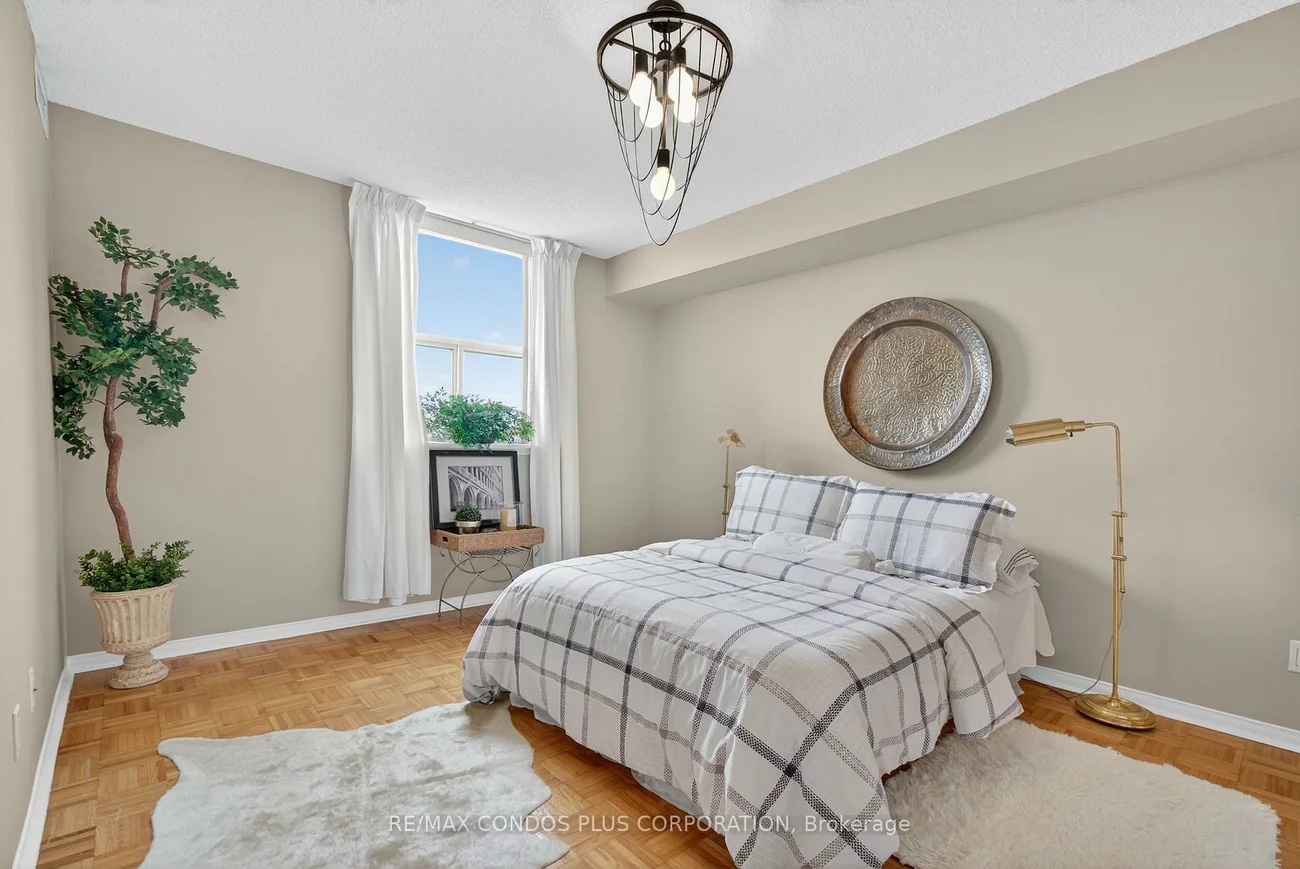 7373, MARTIN GROVE, Vaughan Grove, Vaughan