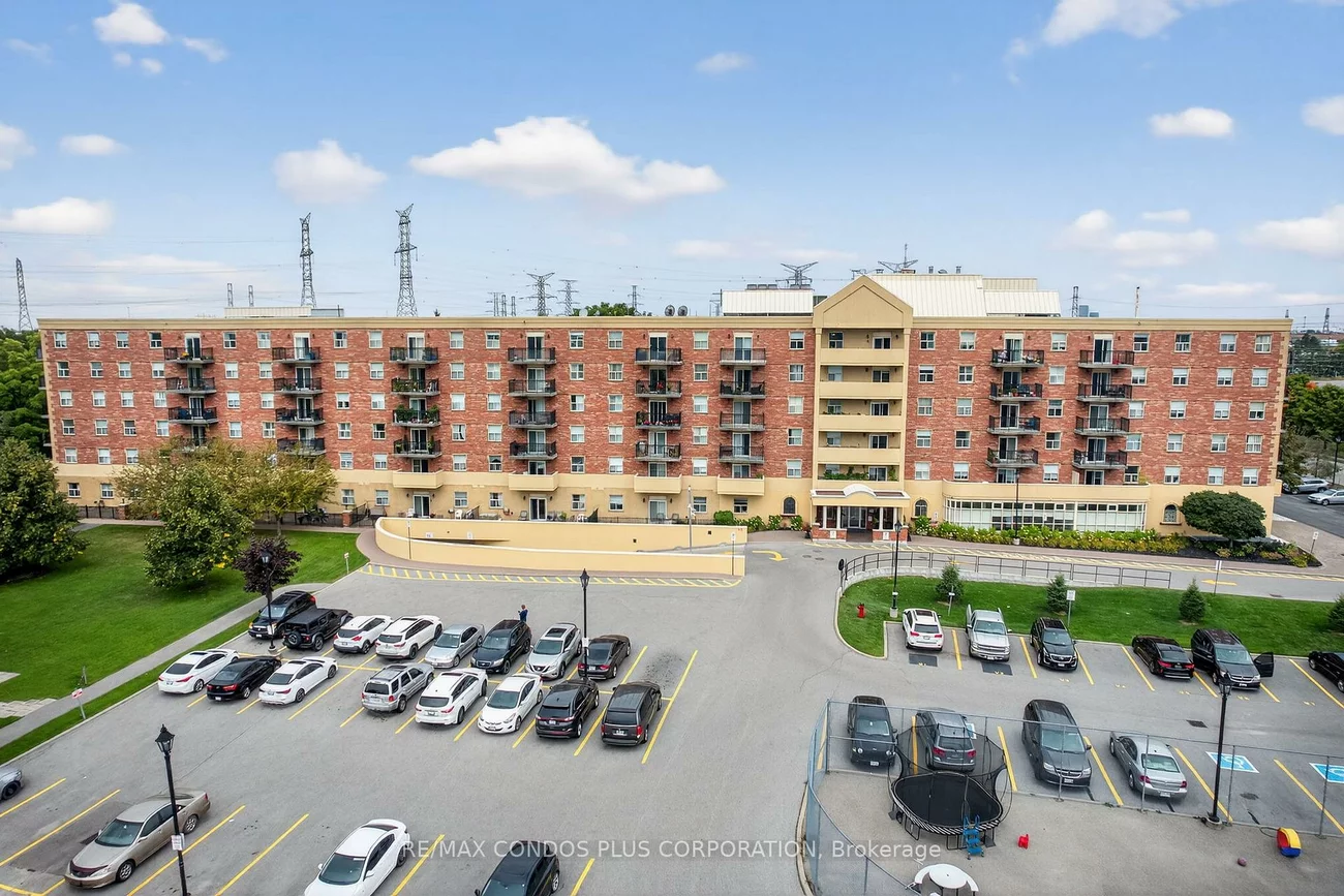 7373, MARTIN GROVE, Vaughan Grove, Vaughan