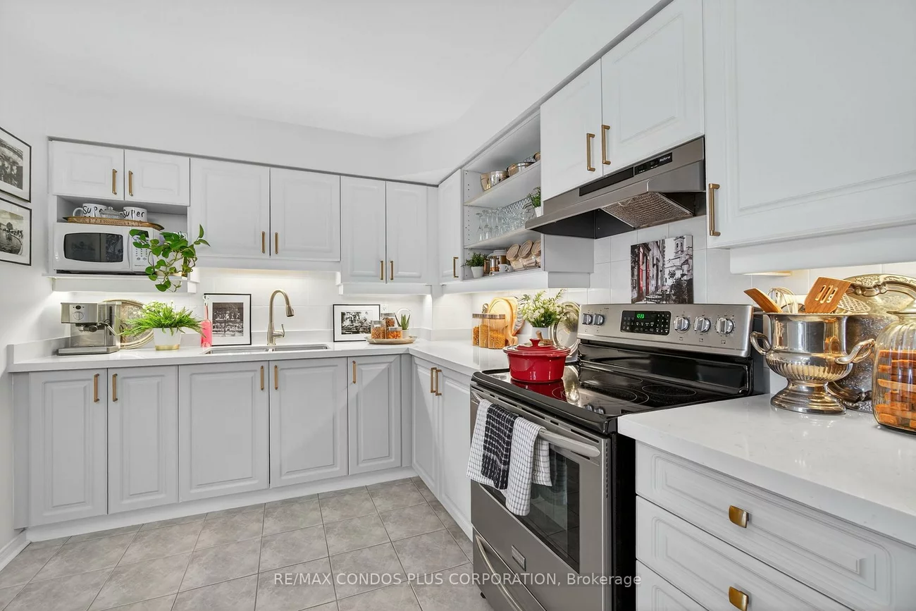 7373, MARTIN GROVE, Vaughan Grove, Vaughan