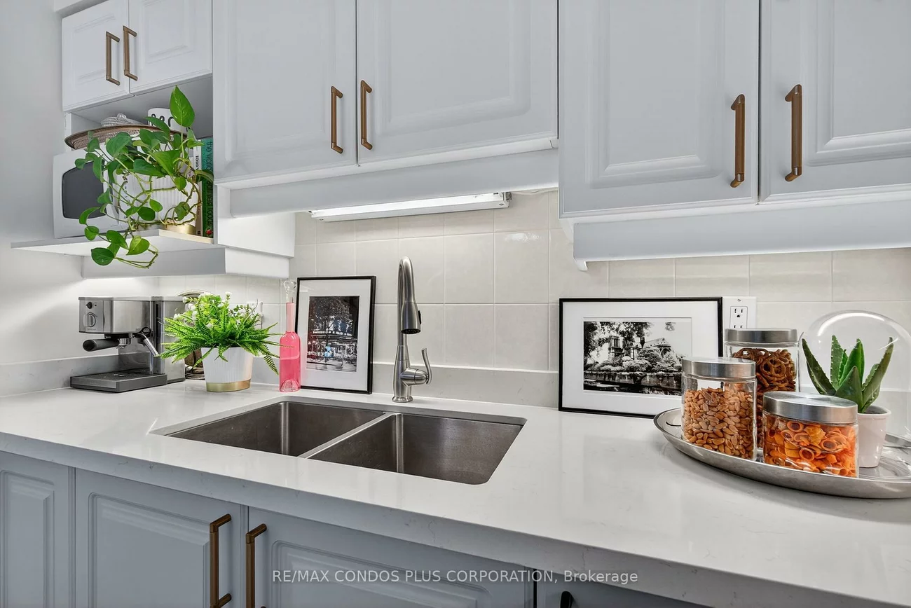 7373, MARTIN GROVE, Vaughan Grove, Vaughan