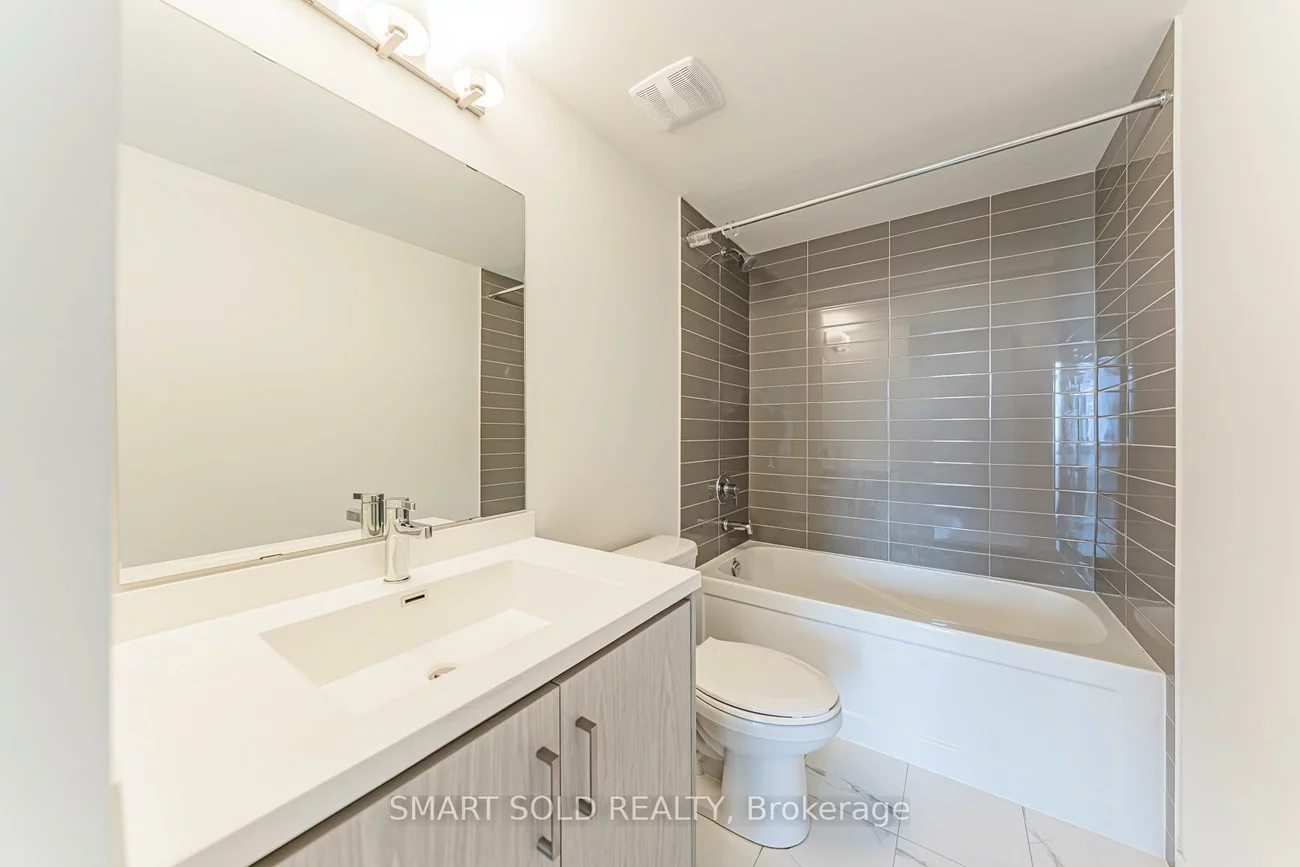 140, Honeycrisp, Vaughan Corporate Centre, Vaughan