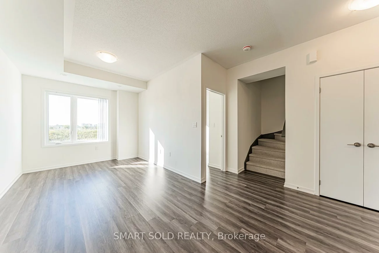 140, Honeycrisp, Vaughan Corporate Centre, Vaughan