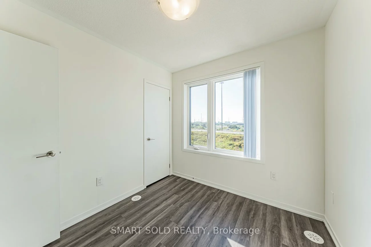 140, Honeycrisp, Vaughan Corporate Centre, Vaughan