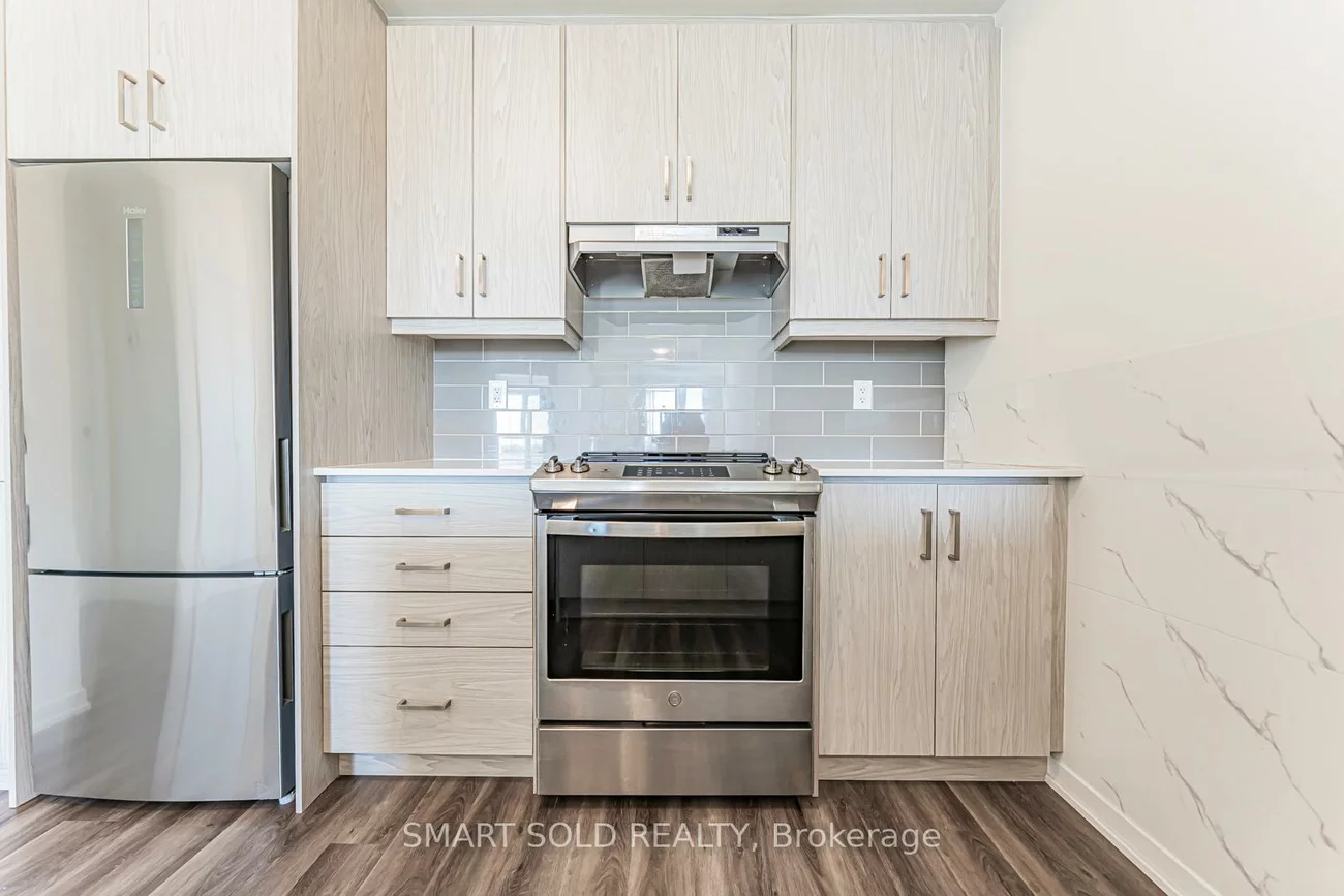 140, Honeycrisp, Vaughan Corporate Centre, Vaughan