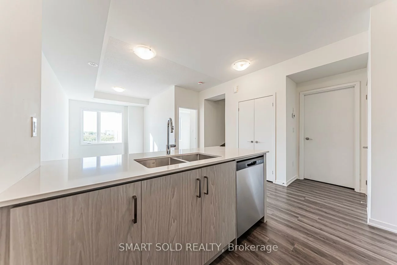 140, Honeycrisp, Vaughan Corporate Centre, Vaughan