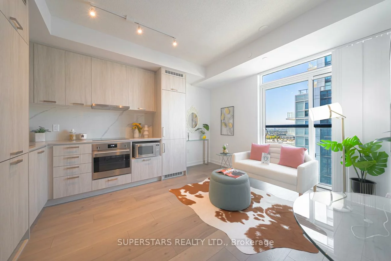 38, Honeycrisp, Vaughan Corporate Centre, Vaughan