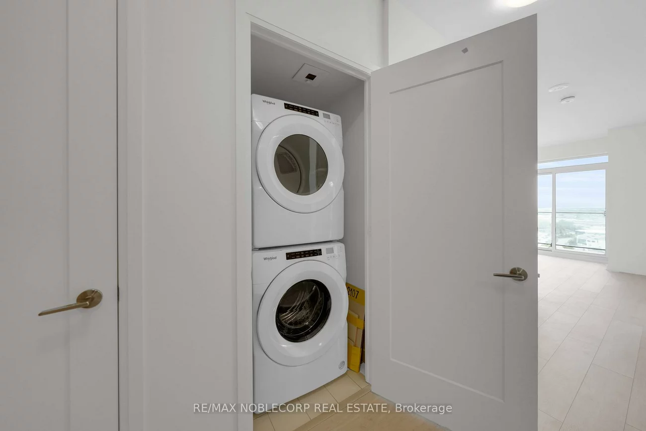 8960, Jane, Vellore Village, Vaughan