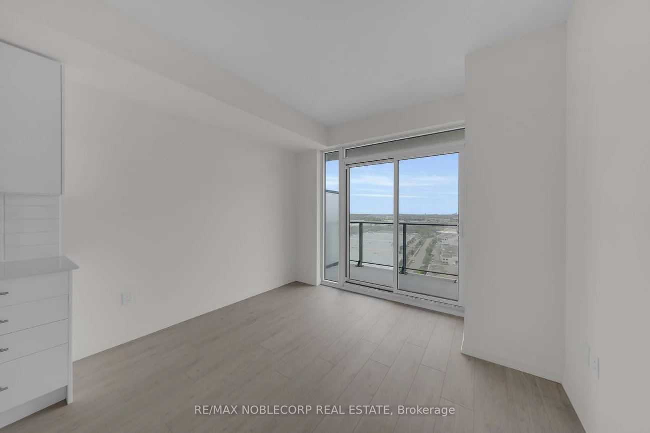 8960, Jane, Vellore Village, Vaughan