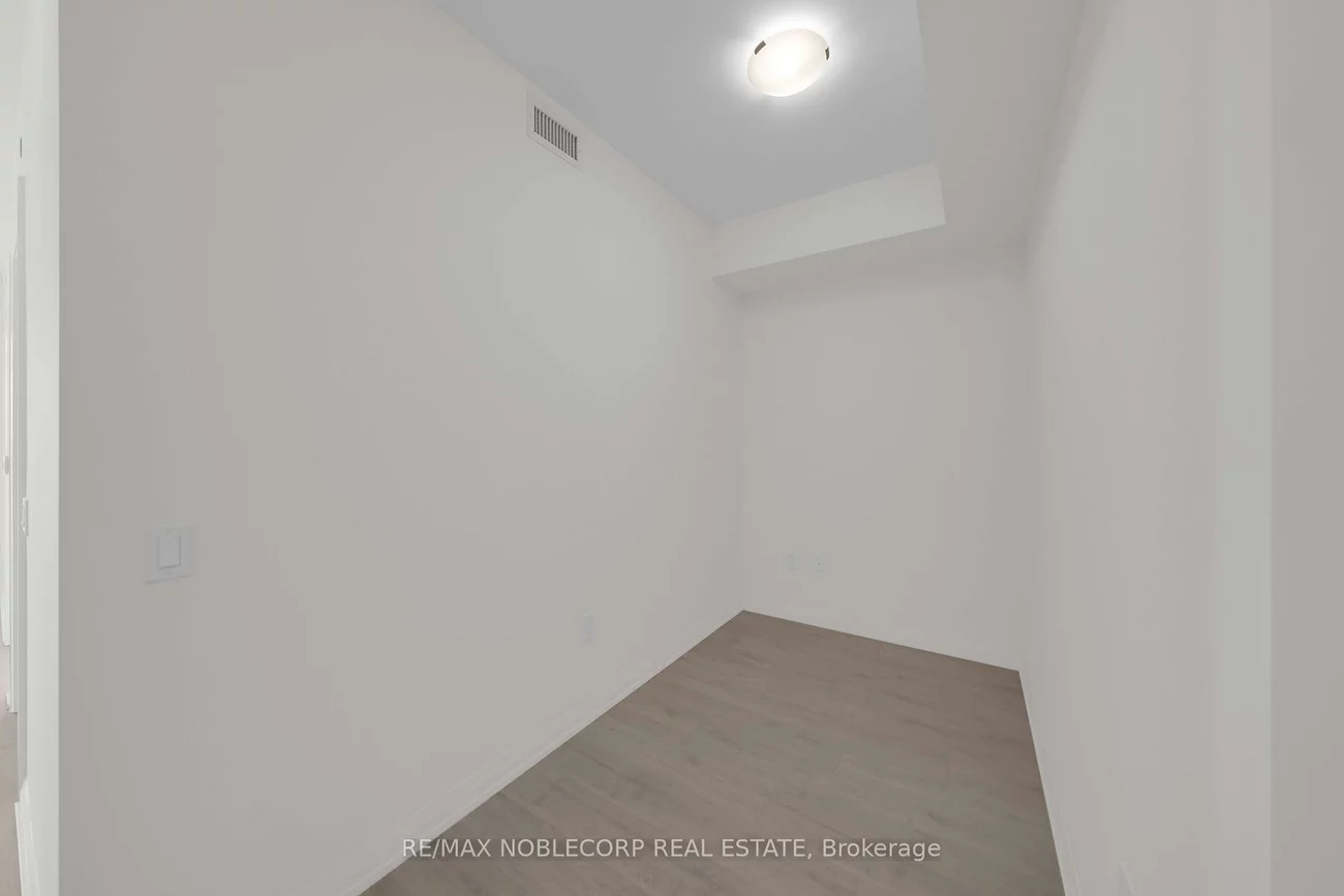 8960, Jane, Vellore Village, Vaughan