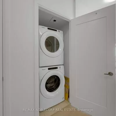 8960, Jane, Vellore Village, Vaughan