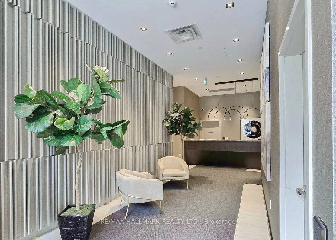 60, Honeycrisp, Vaughan Corporate Centre, Vaughan