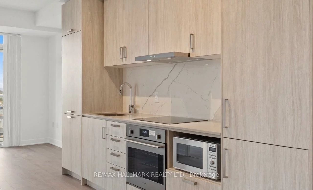 60, Honeycrisp, Vaughan Corporate Centre, Vaughan