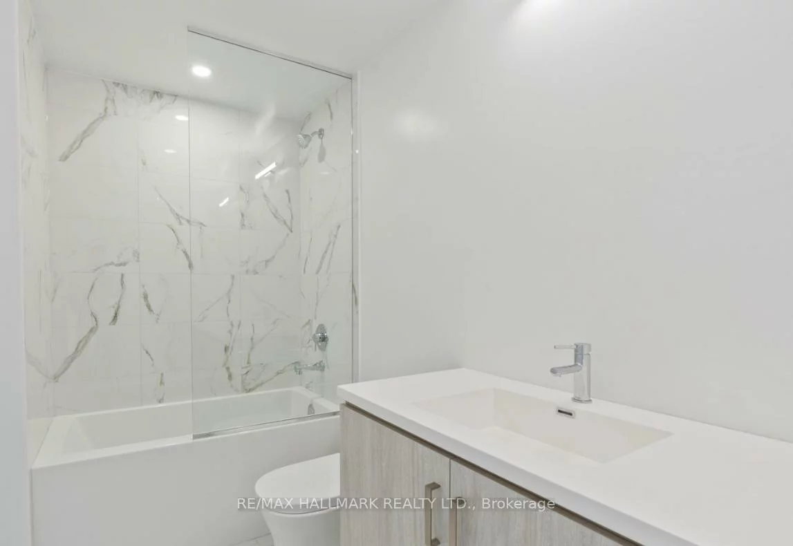 60, Honeycrisp, Vaughan Corporate Centre, Vaughan