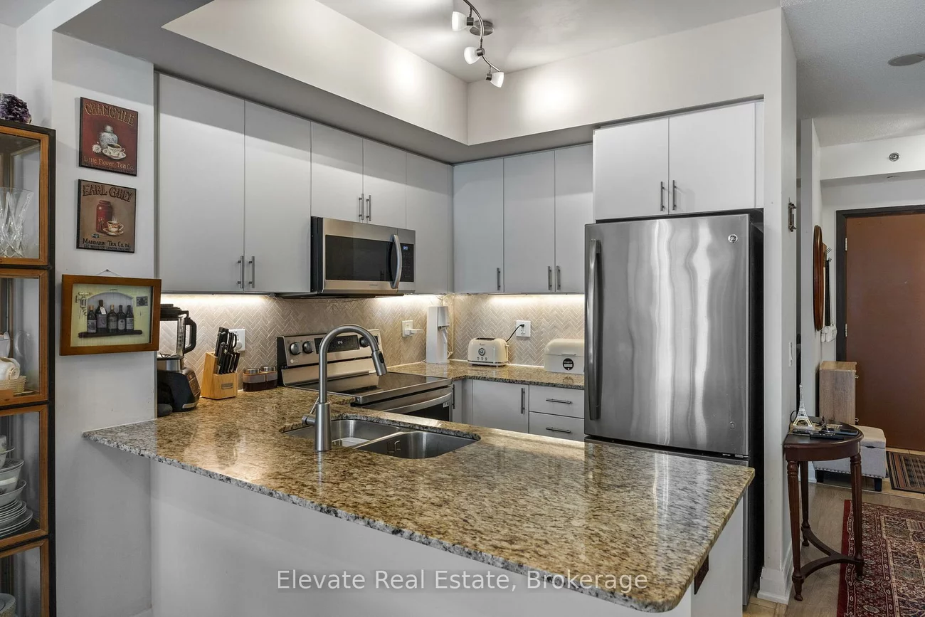 520, Steeles, Crestwood-Springfarm-Yorkhill, Vaughan