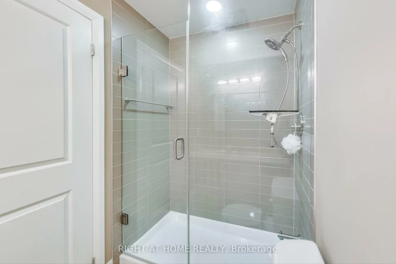 12, Woodstream, Vaughan Grove, Vaughan