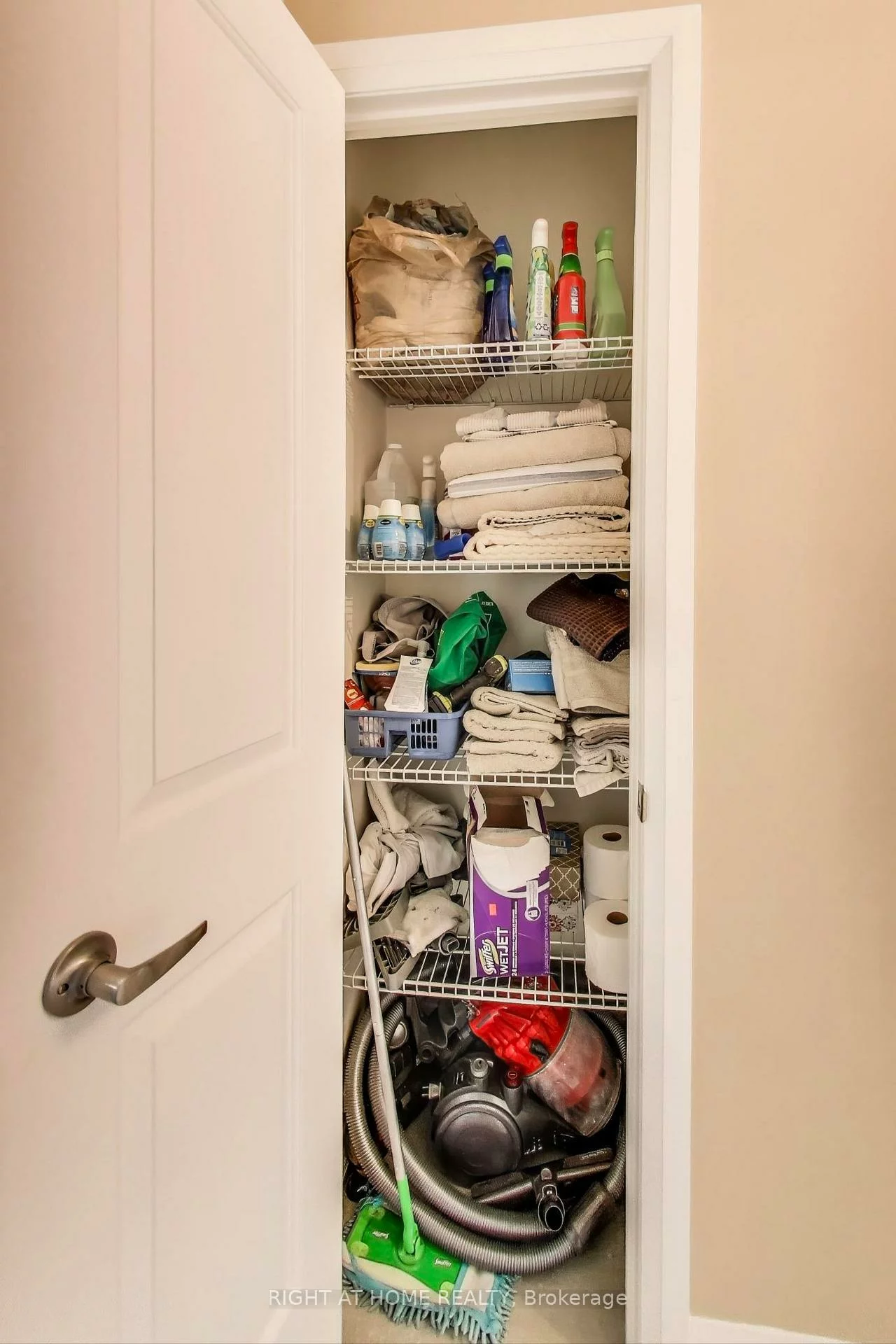 12, Woodstream, Vaughan Grove, Vaughan