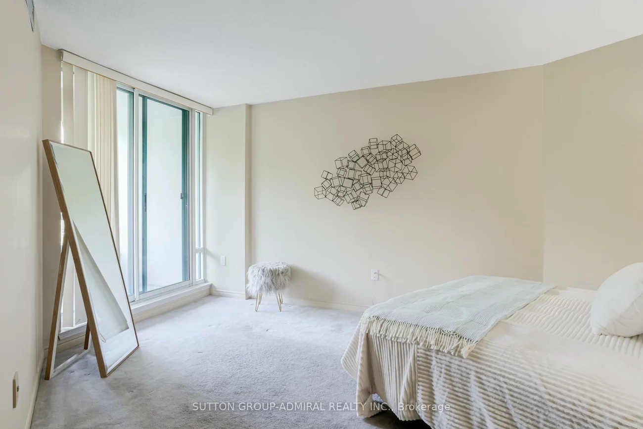 7250, Yonge, Crestwood-Springfarm-Yorkhill, Vaughan