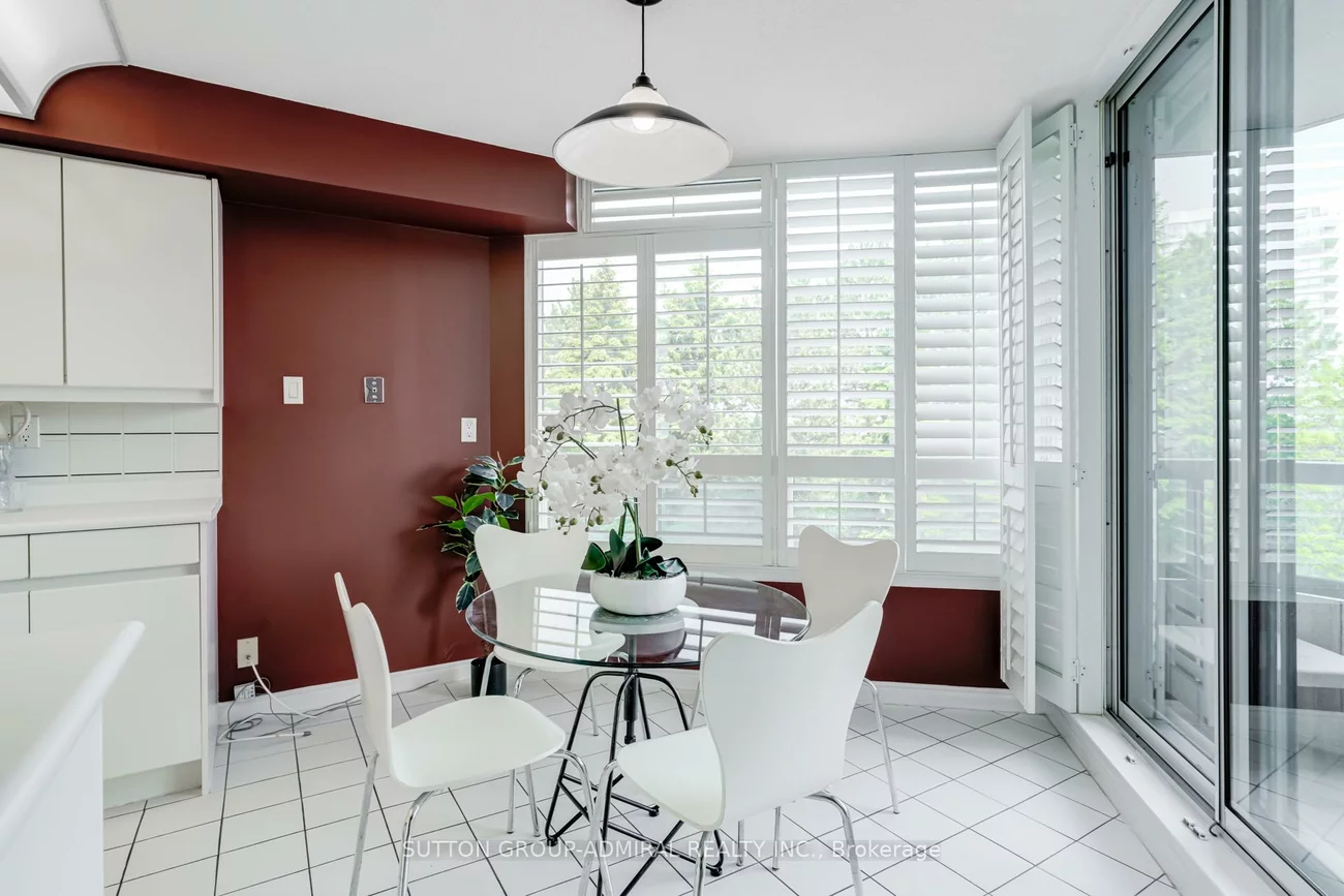7250, Yonge, Crestwood-Springfarm-Yorkhill, Vaughan