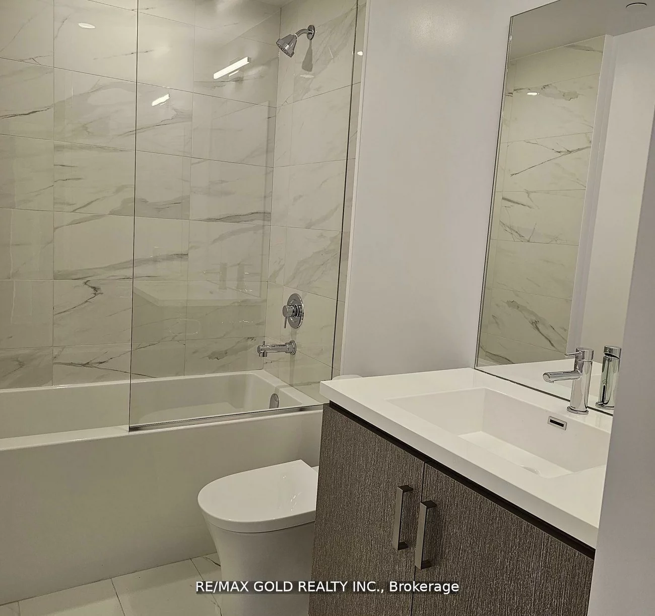 60, Honeycrisp, Vaughan Corporate Centre, Vaughan