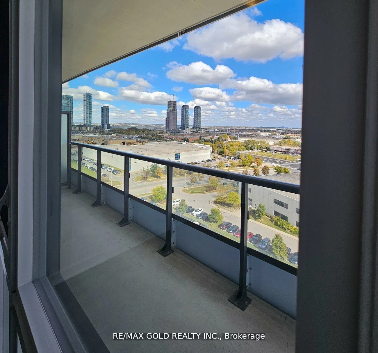 60, Honeycrisp, Vaughan Corporate Centre, Vaughan