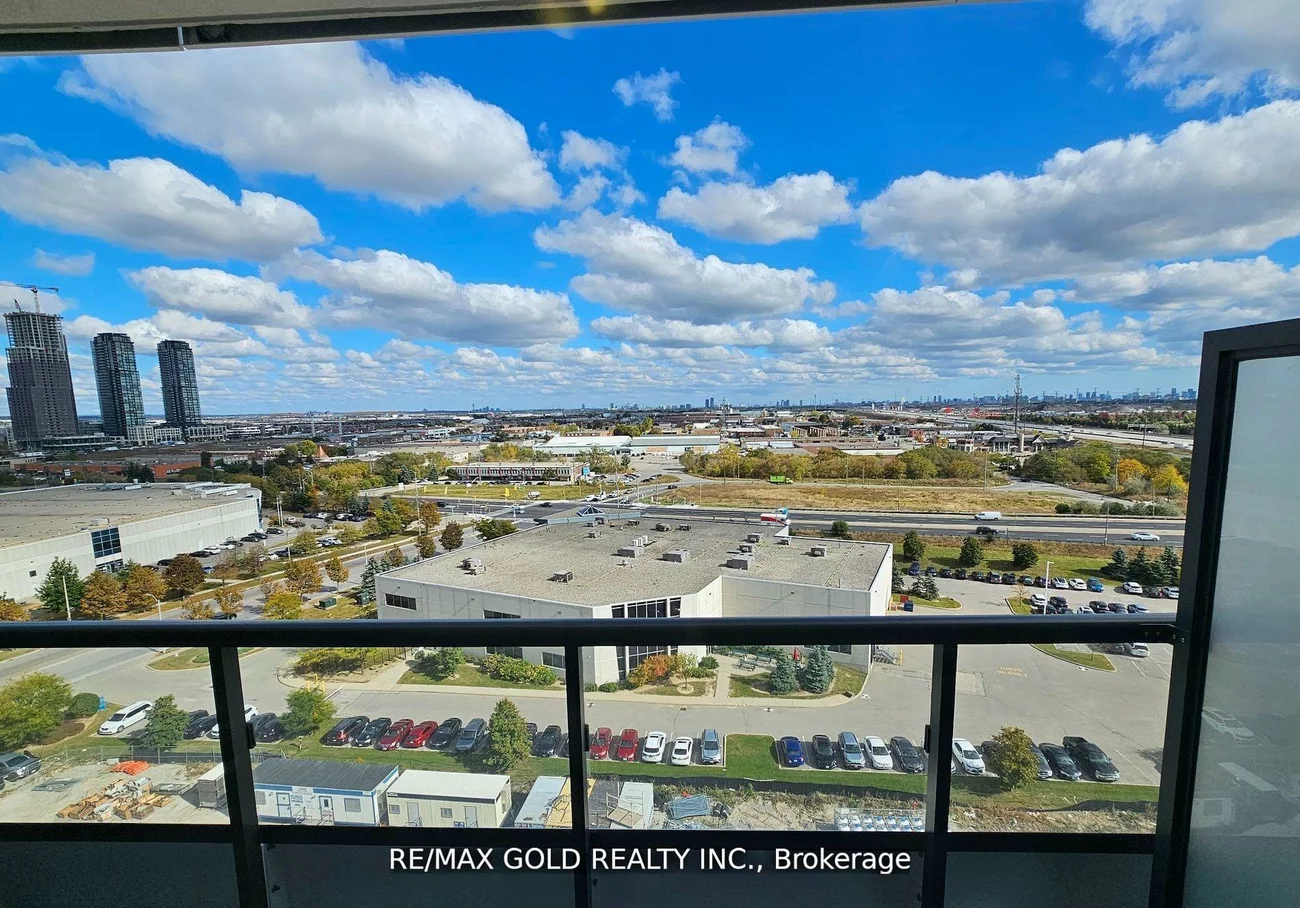 60, Honeycrisp, Vaughan Corporate Centre, Vaughan