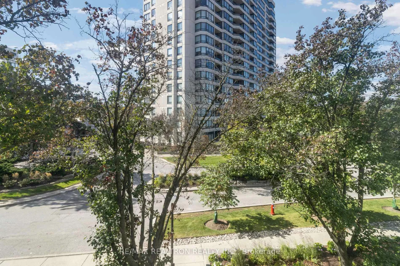 333, Clark, Crestwood-Springfarm-Yorkhill, Vaughan