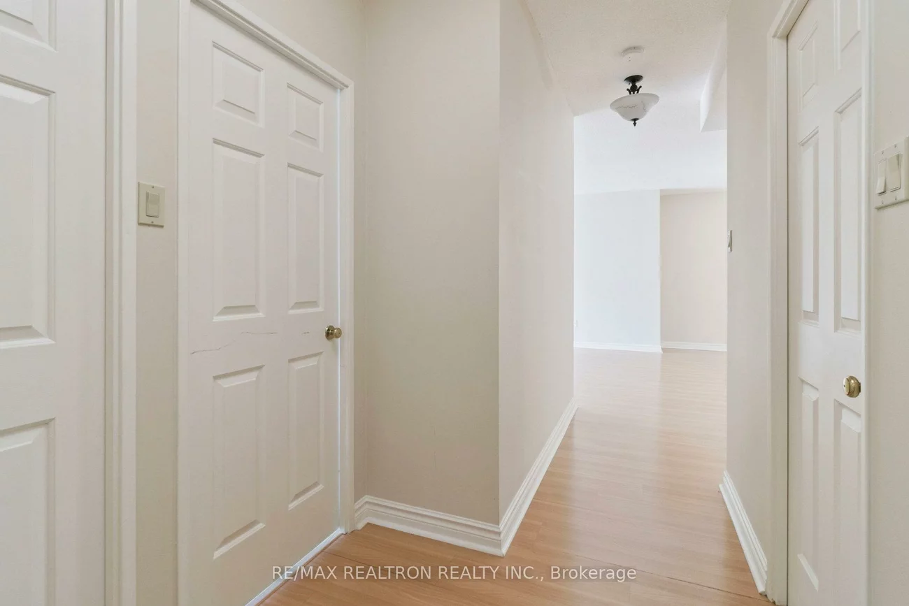 333, Clark, Crestwood-Springfarm-Yorkhill, Vaughan