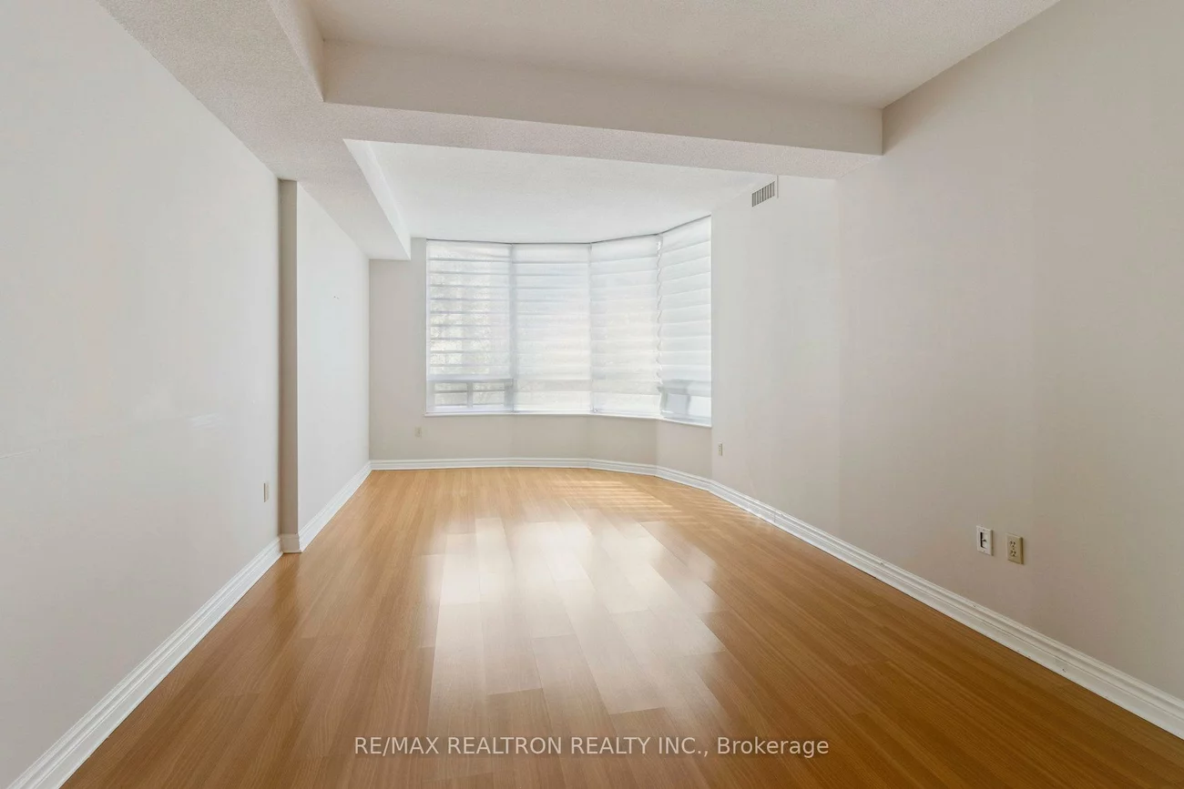 333, Clark, Crestwood-Springfarm-Yorkhill, Vaughan