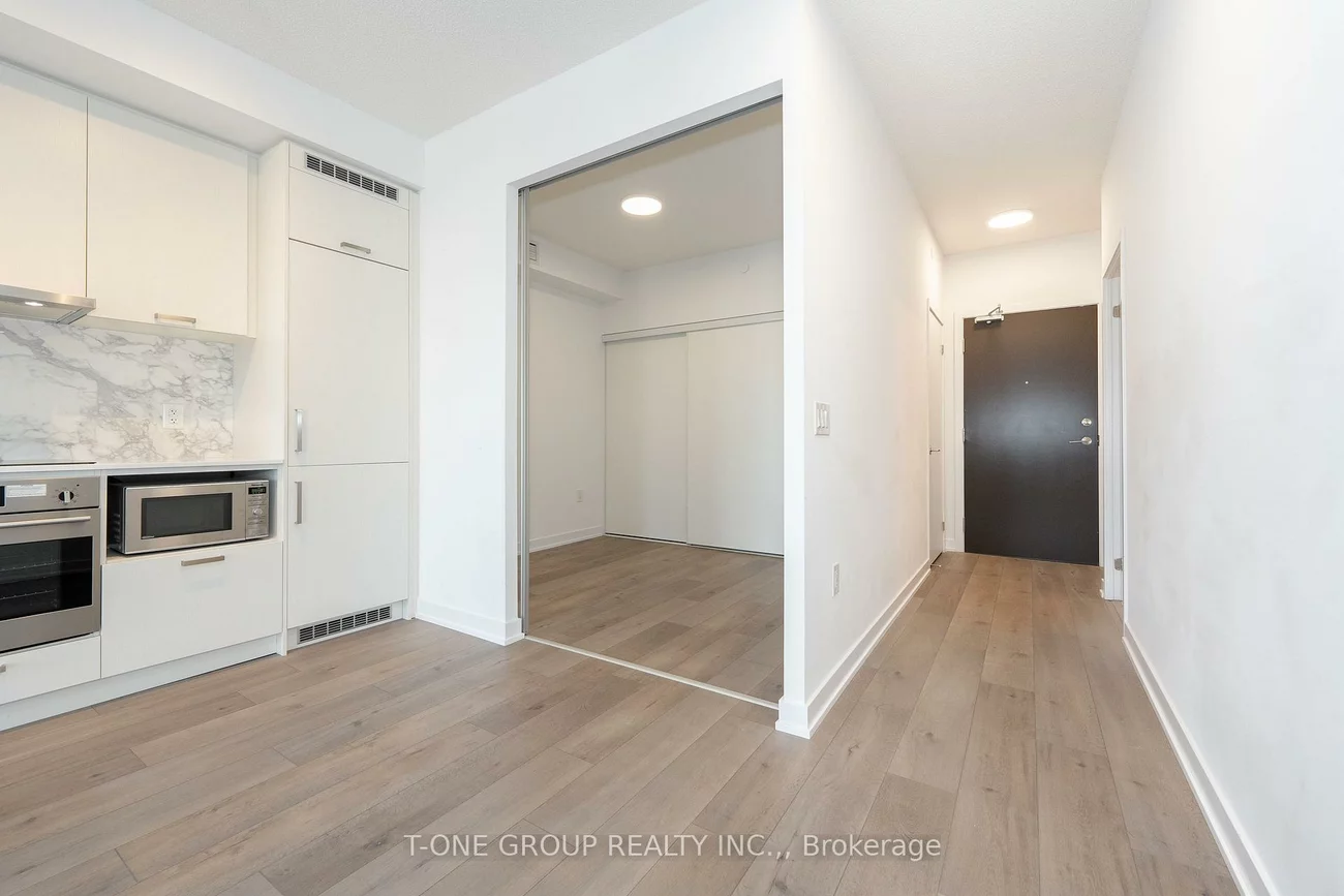 38, Honeycrisp, Vaughan Corporate Centre, Vaughan