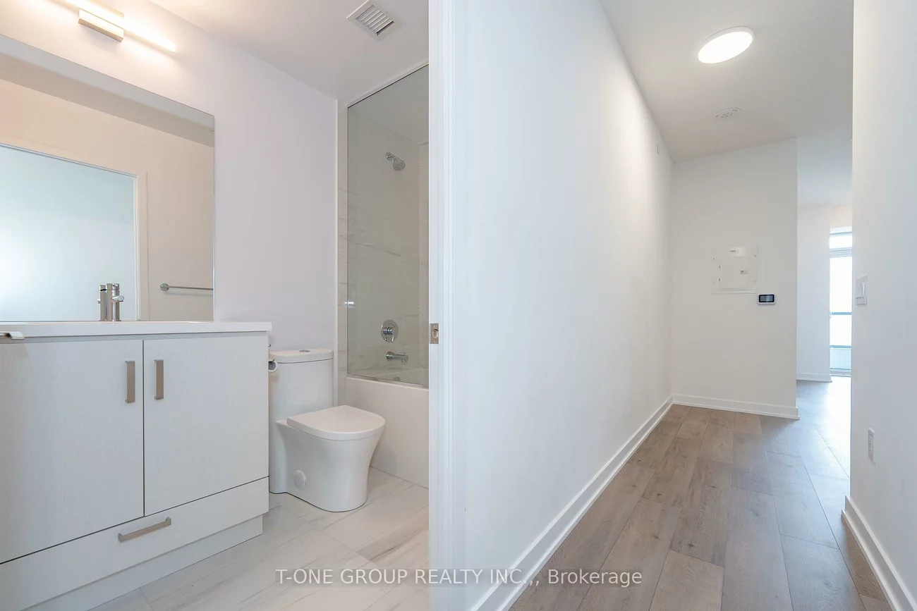 38, Honeycrisp, Vaughan Corporate Centre, Vaughan
