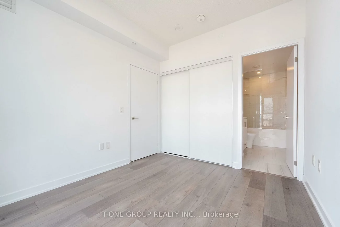 38, Honeycrisp, Vaughan Corporate Centre, Vaughan