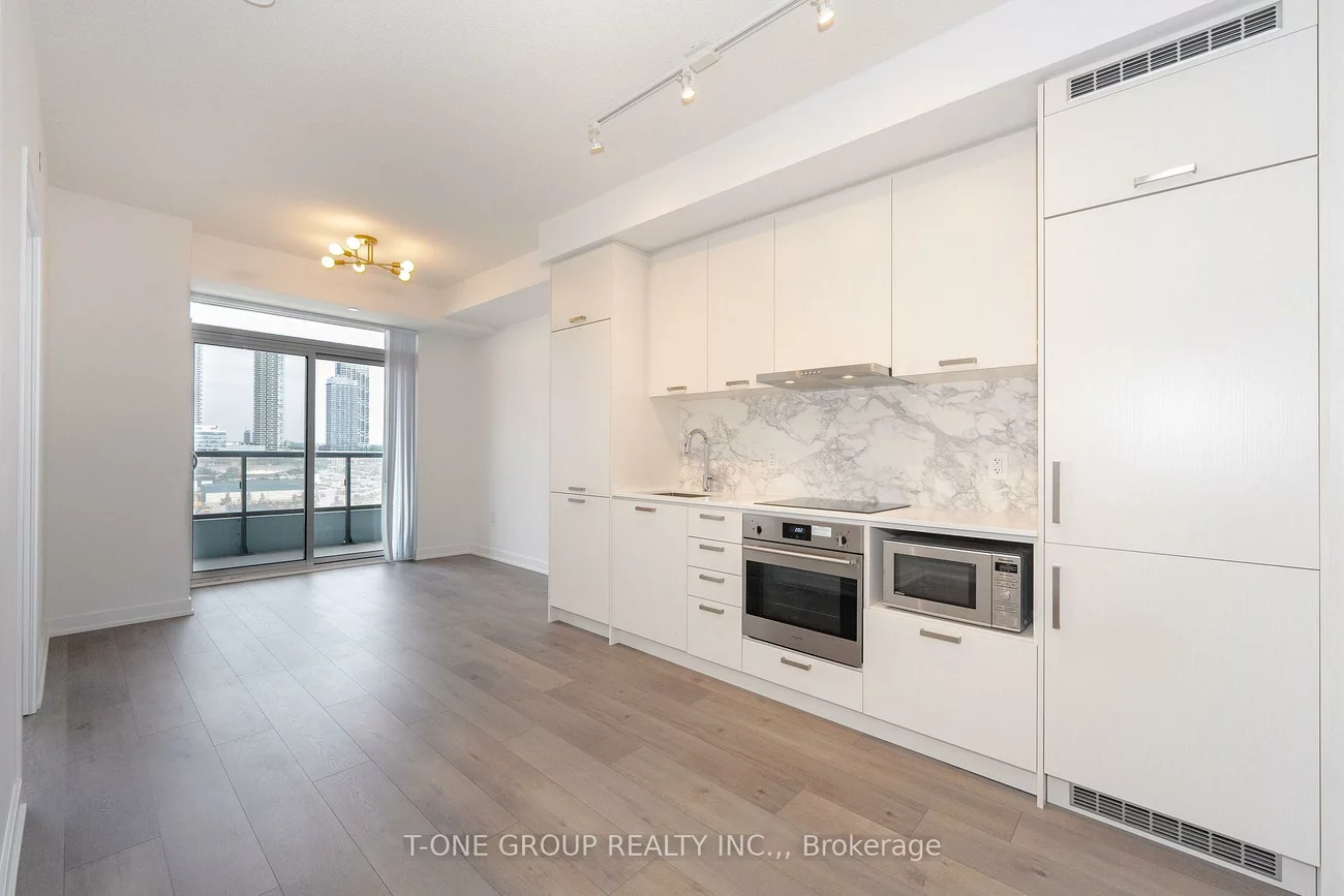 38, Honeycrisp, Vaughan Corporate Centre, Vaughan