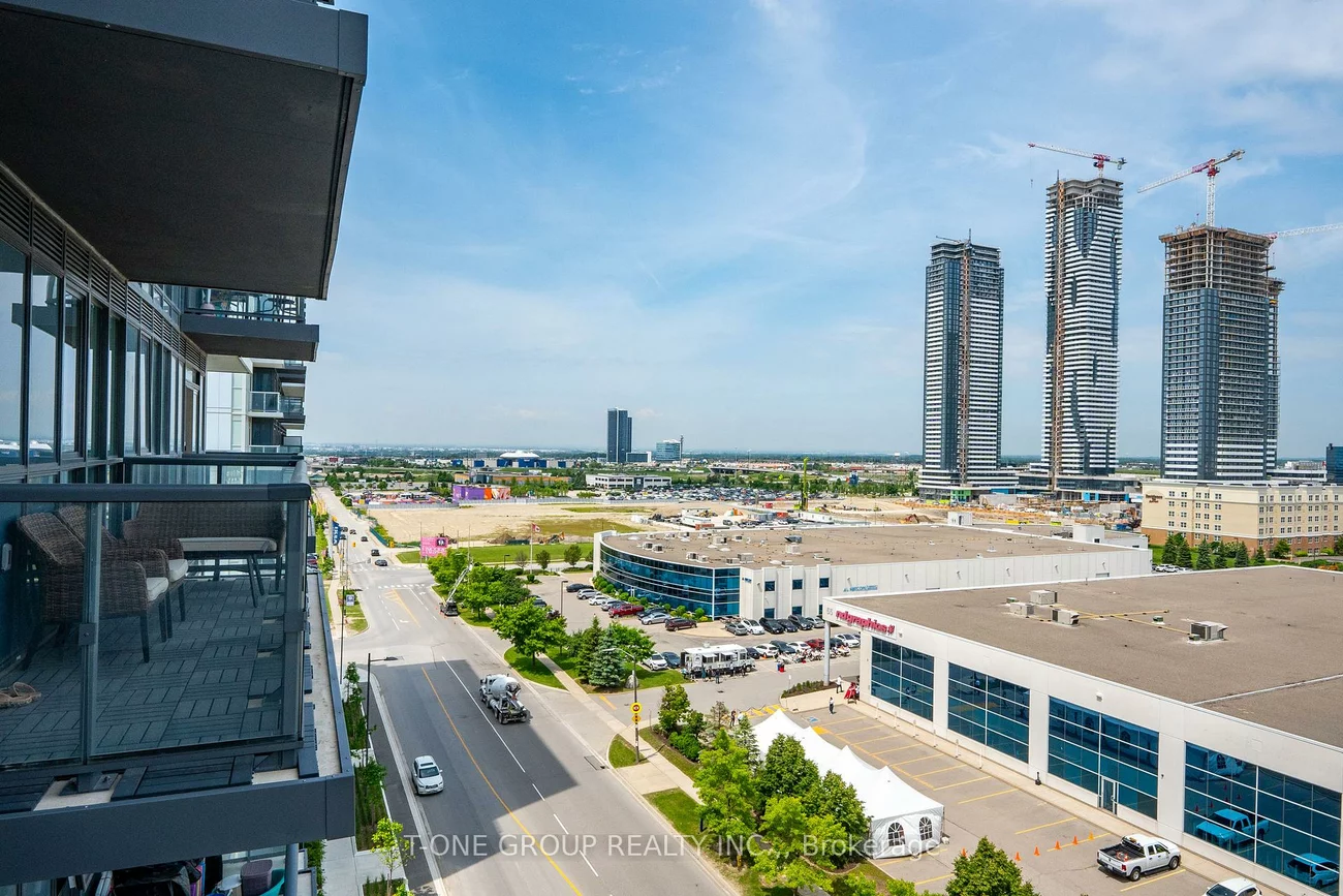 38, Honeycrisp, Vaughan Corporate Centre, Vaughan