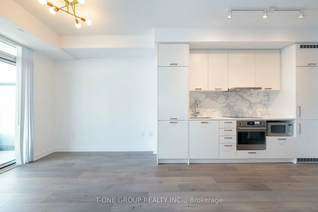 38, Honeycrisp, Vaughan Corporate Centre, Vaughan