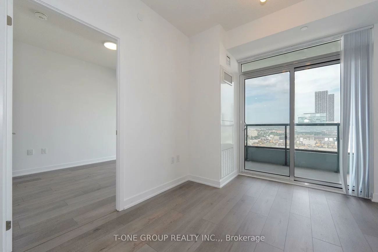 38, Honeycrisp, Vaughan Corporate Centre, Vaughan
