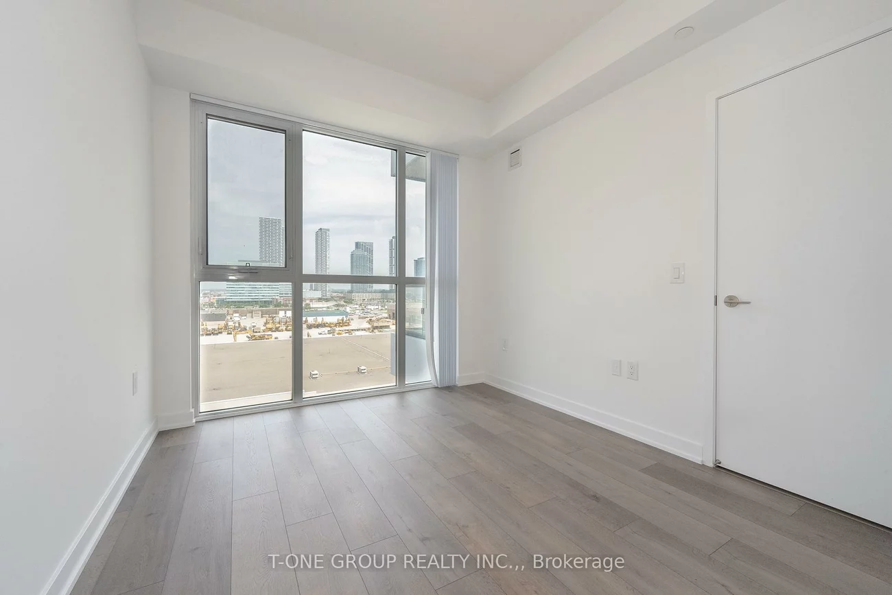 38, Honeycrisp, Vaughan Corporate Centre, Vaughan