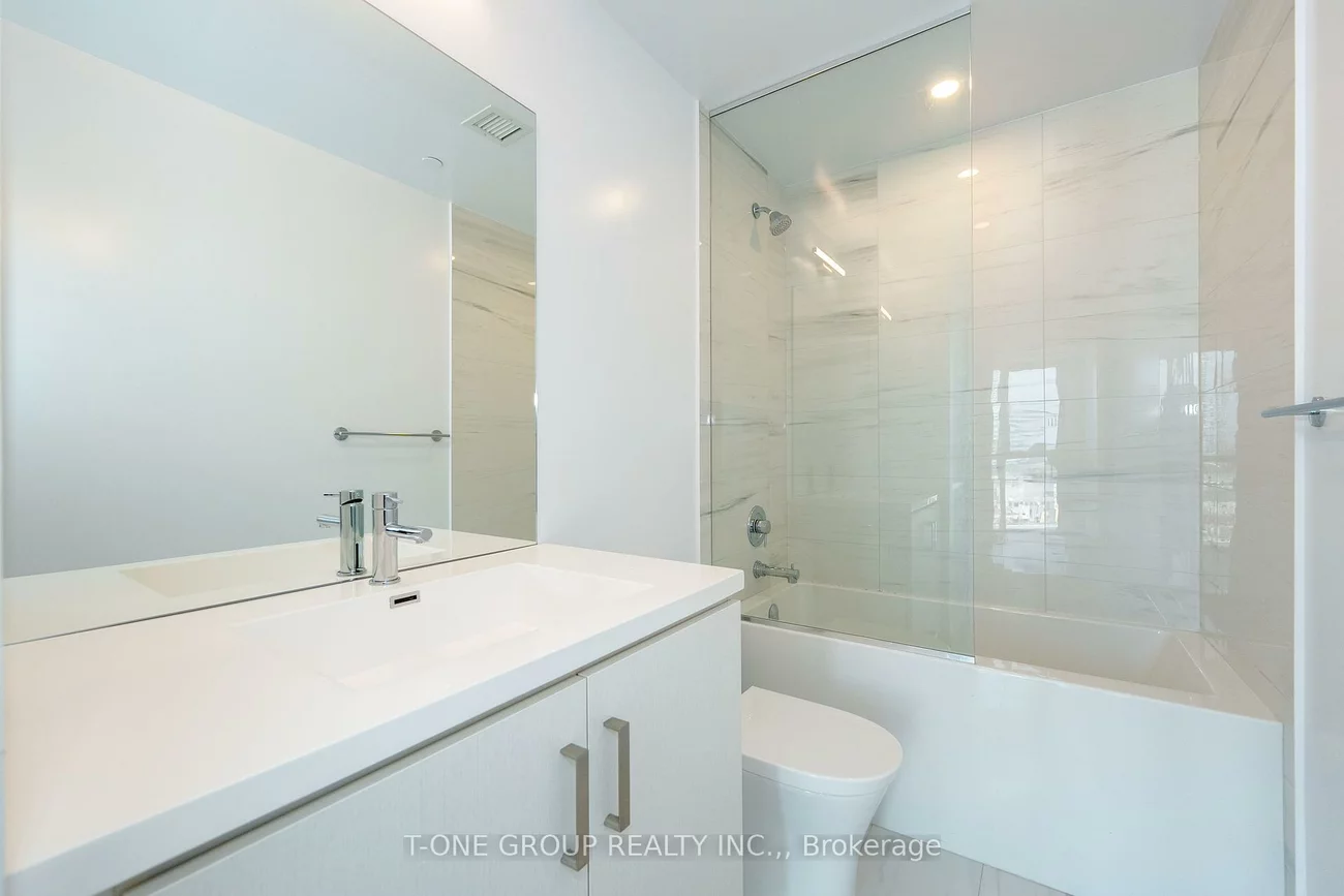 38, Honeycrisp, Vaughan Corporate Centre, Vaughan