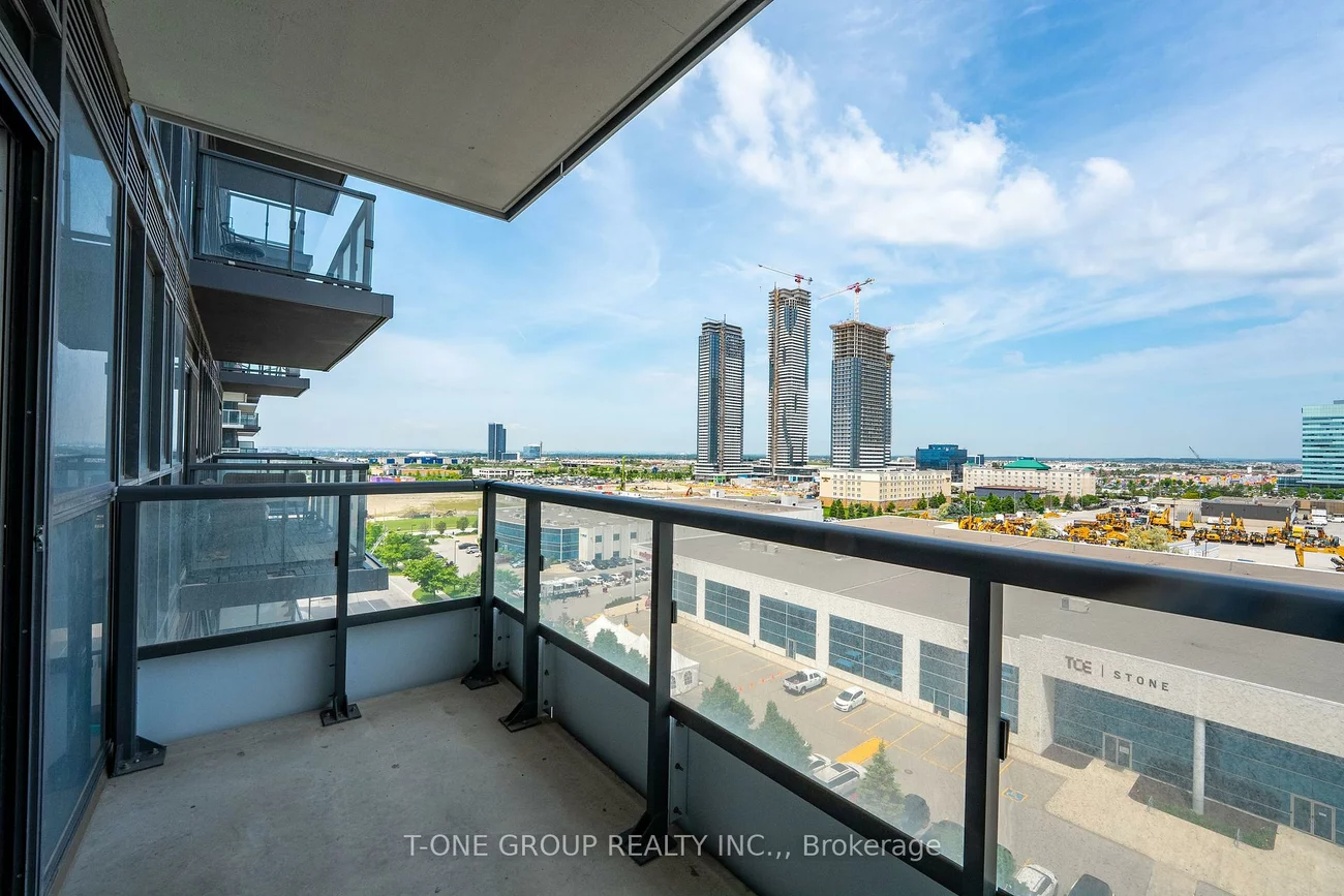 38, Honeycrisp, Vaughan Corporate Centre, Vaughan