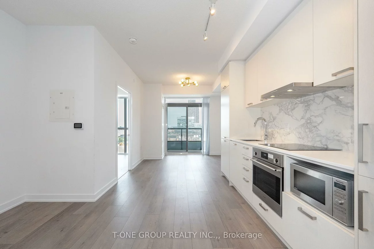 38, Honeycrisp, Vaughan Corporate Centre, Vaughan