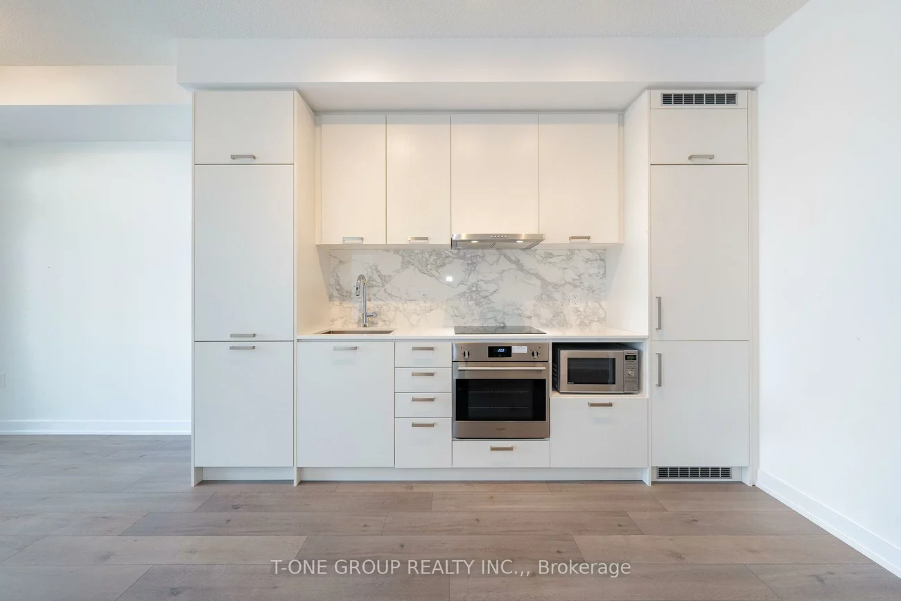 38, Honeycrisp, Vaughan Corporate Centre, Vaughan