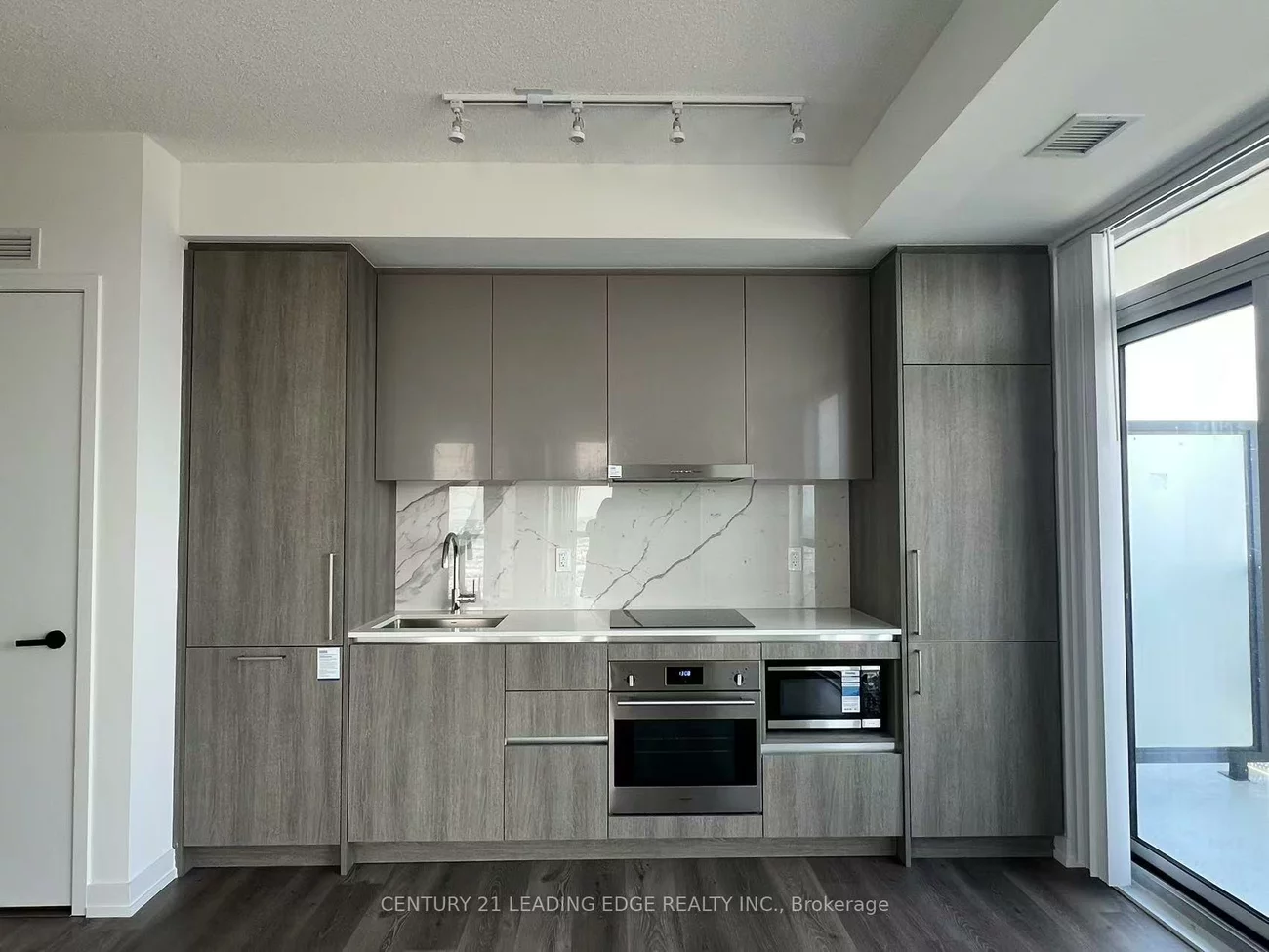 225, Commerce, Vaughan Corporate Centre, Vaughan