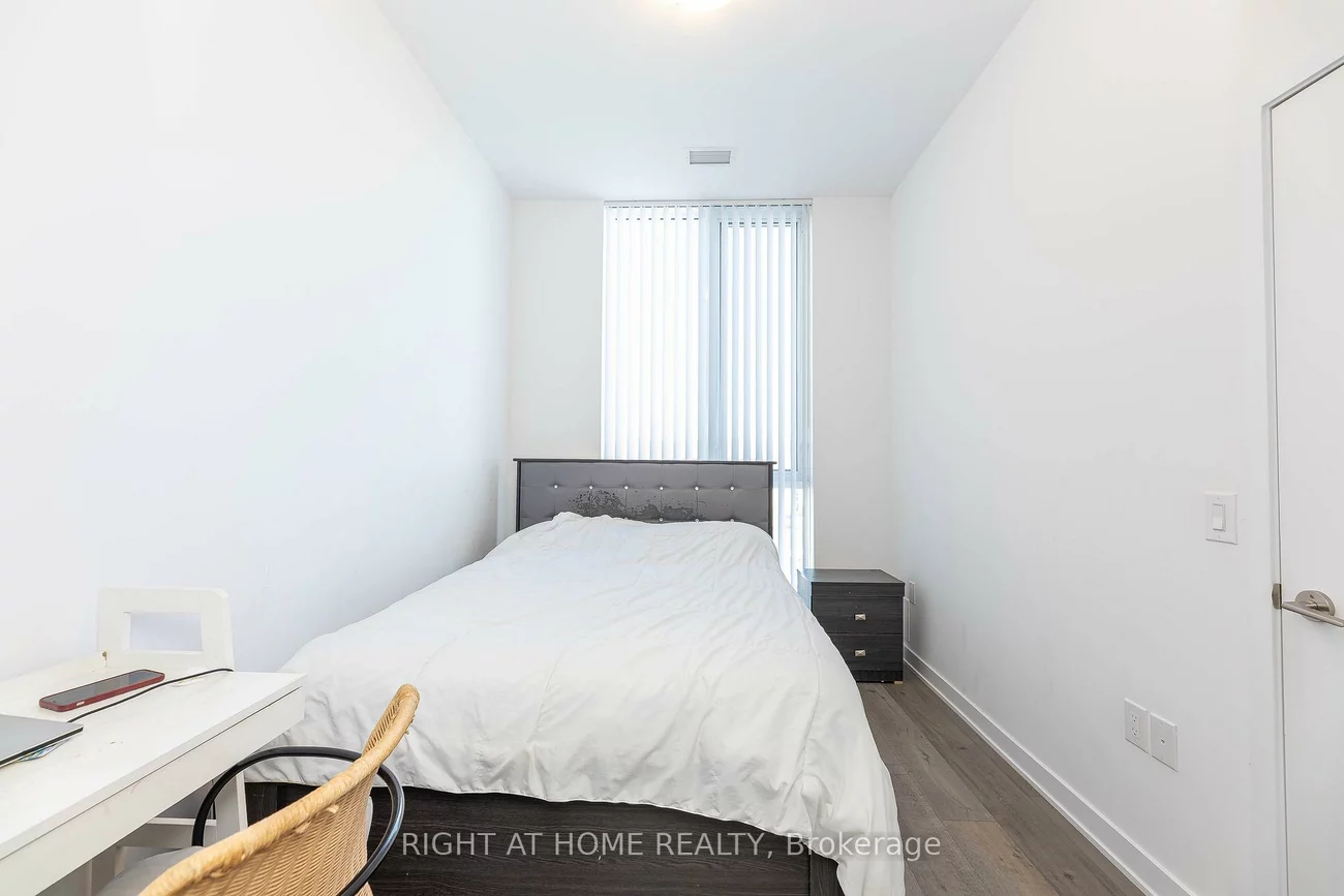 60, Honeycrisp, Vaughan Corporate Centre, Vaughan