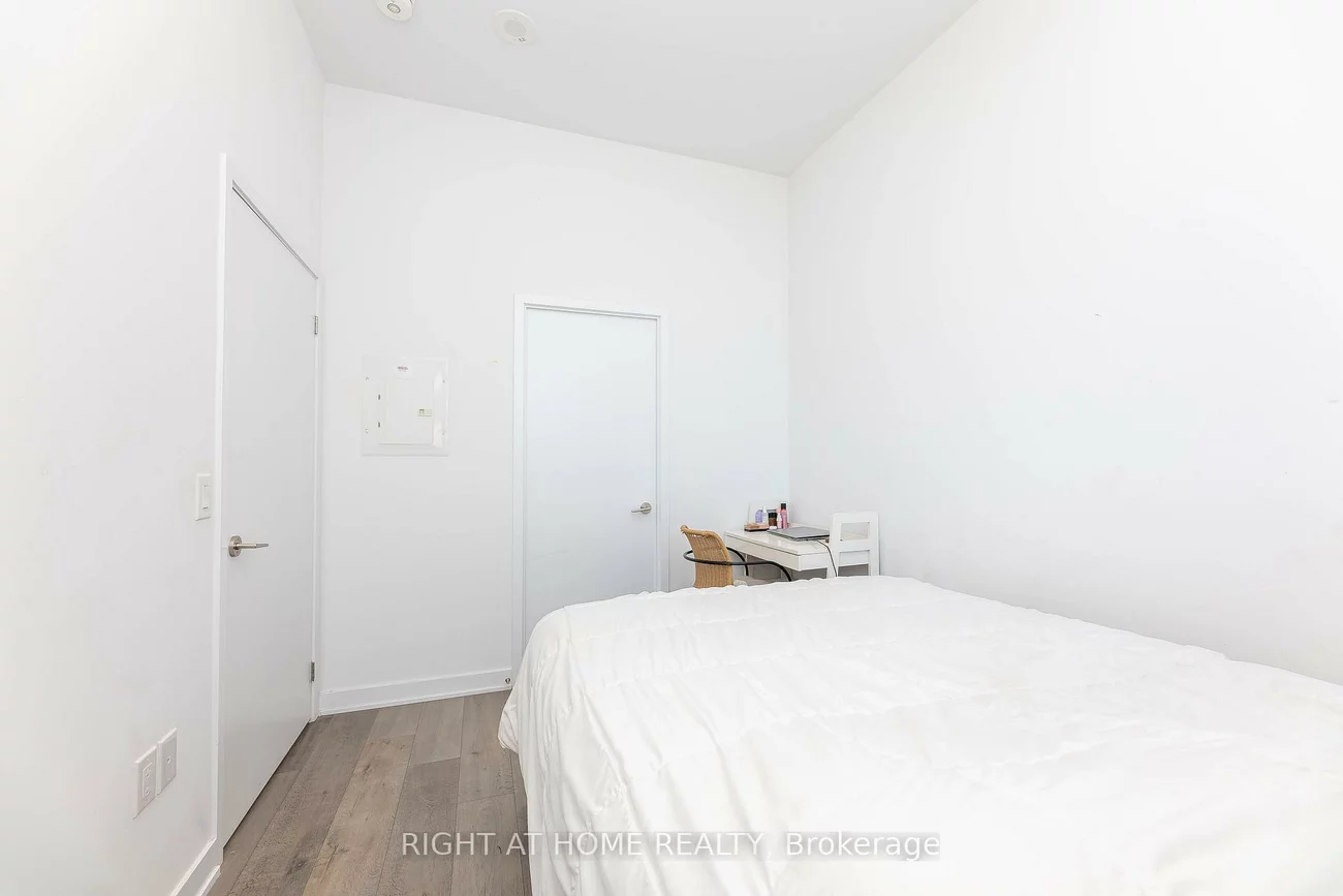 60, Honeycrisp, Vaughan Corporate Centre, Vaughan