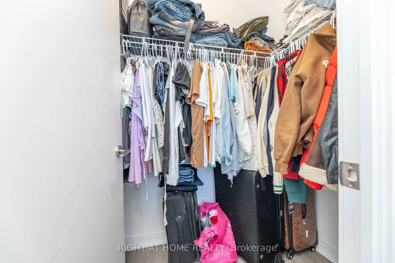 60, Honeycrisp, Vaughan Corporate Centre, Vaughan