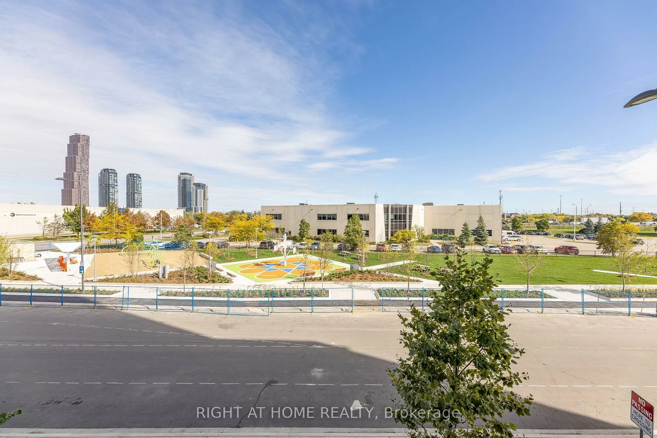 60, Honeycrisp, Vaughan Corporate Centre, Vaughan