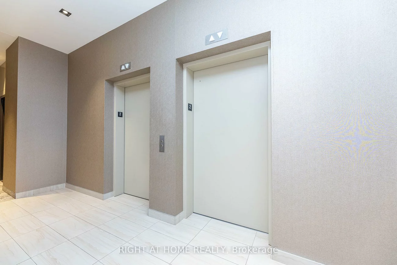 60, Honeycrisp, Vaughan Corporate Centre, Vaughan