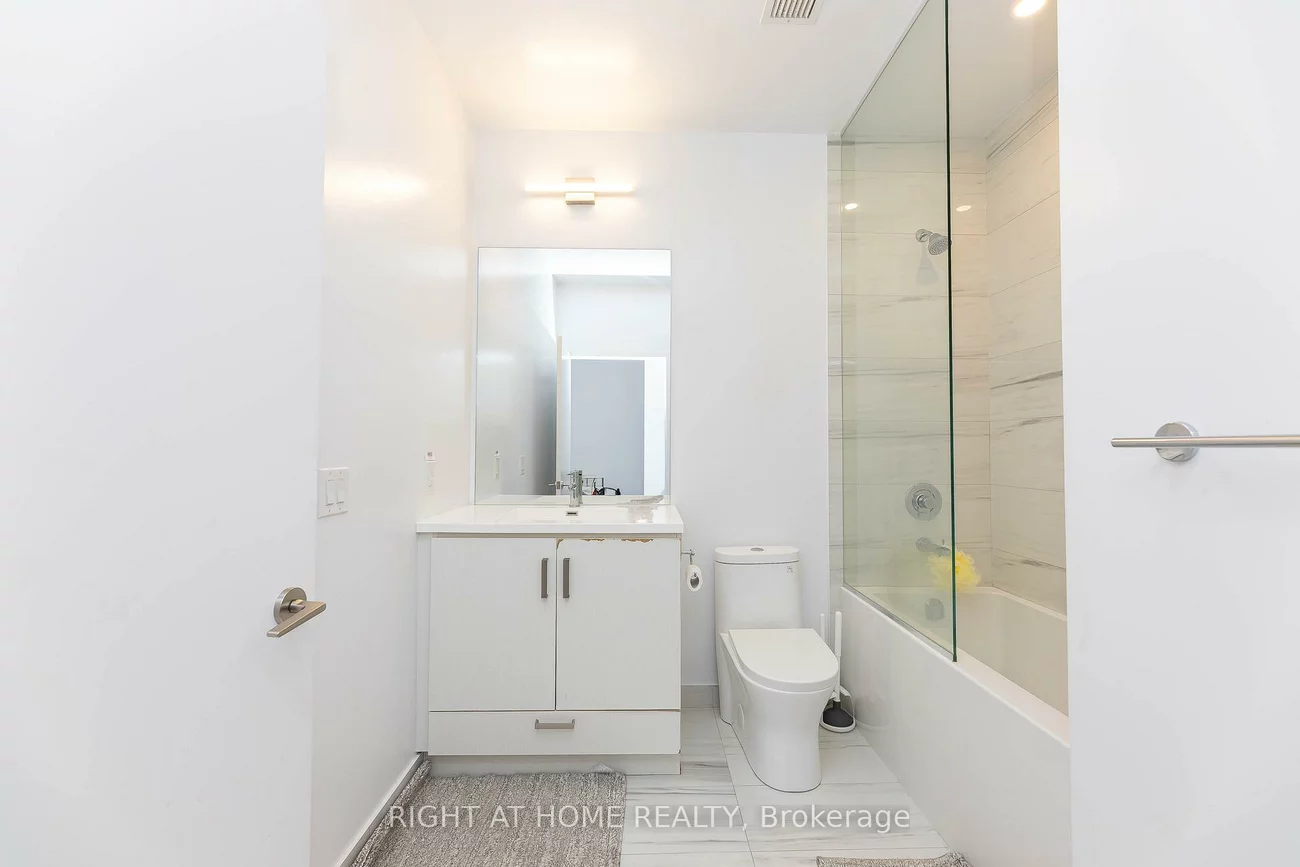 60, Honeycrisp, Vaughan Corporate Centre, Vaughan